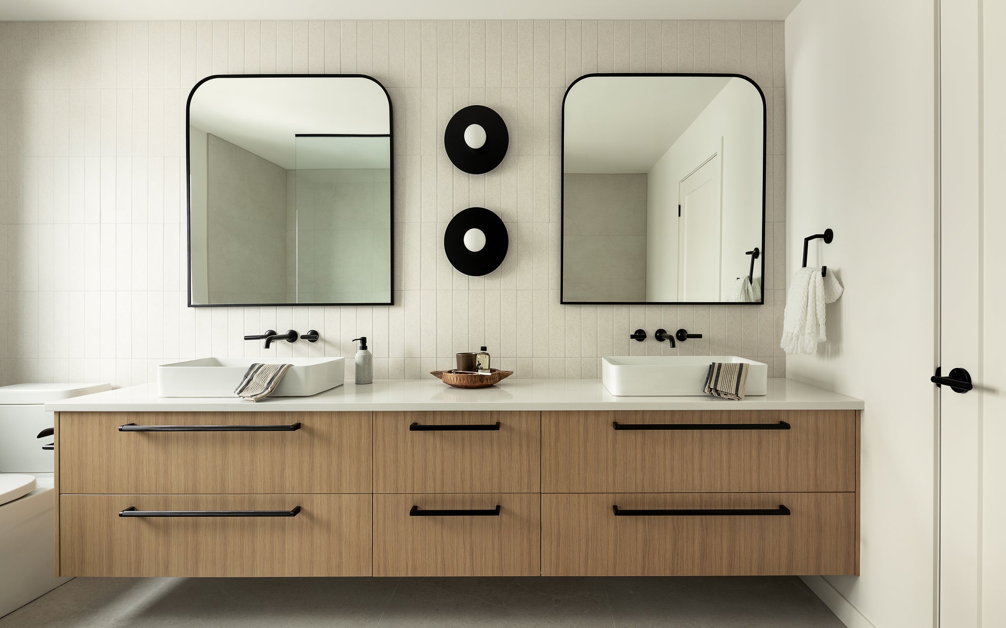 Choosing the Perfect Mirror for Your Home: A Comprehensive Buyer's Guide
