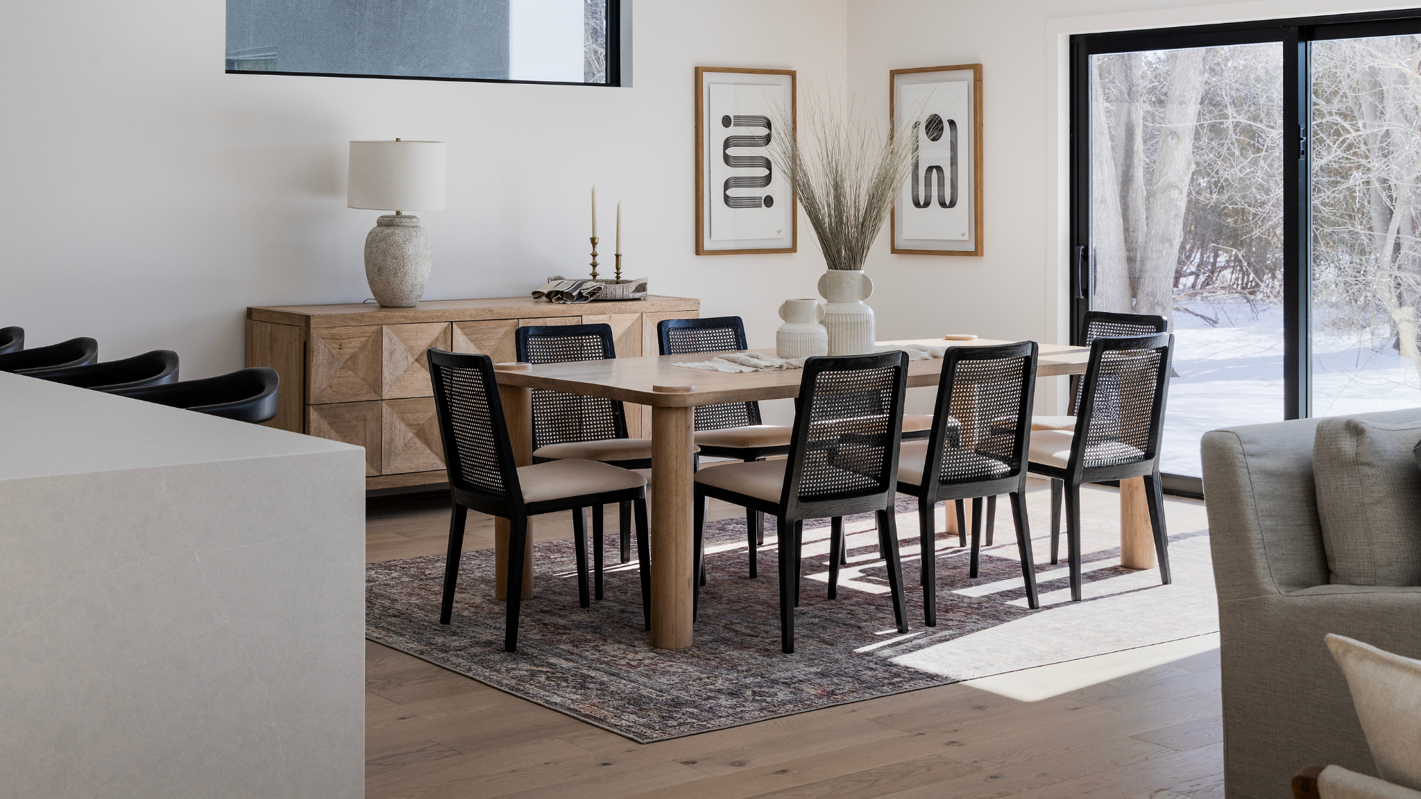 Extendable dining table.