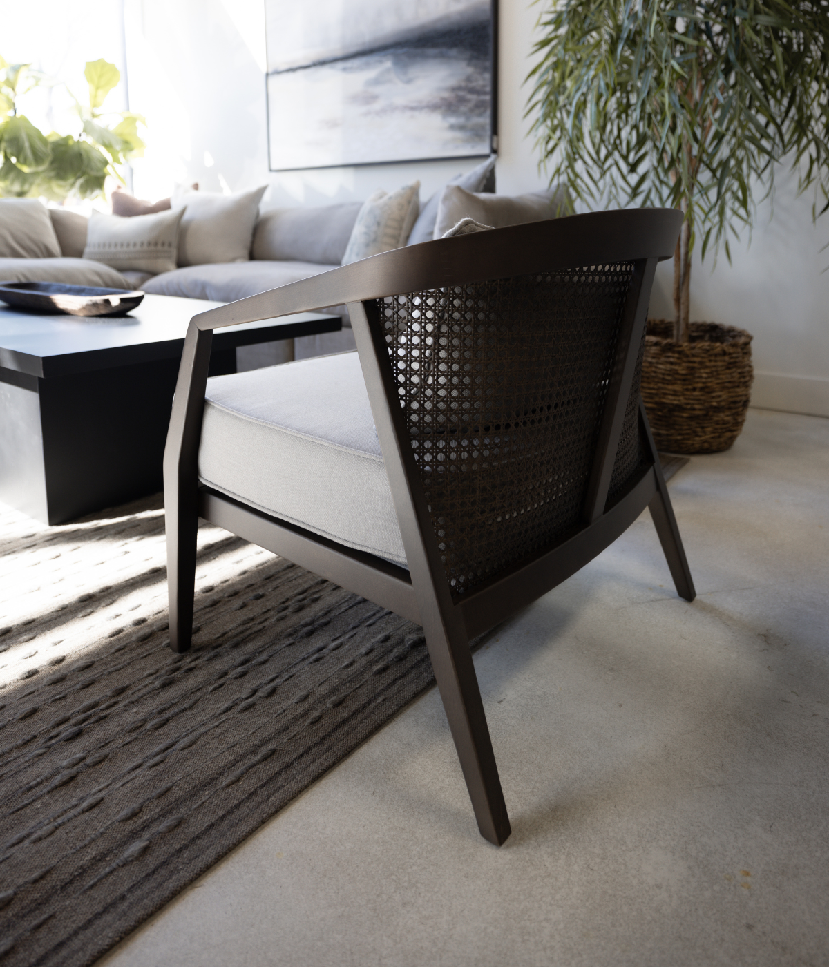 Lifestyle back Nayiri Lounge Chair - Grey